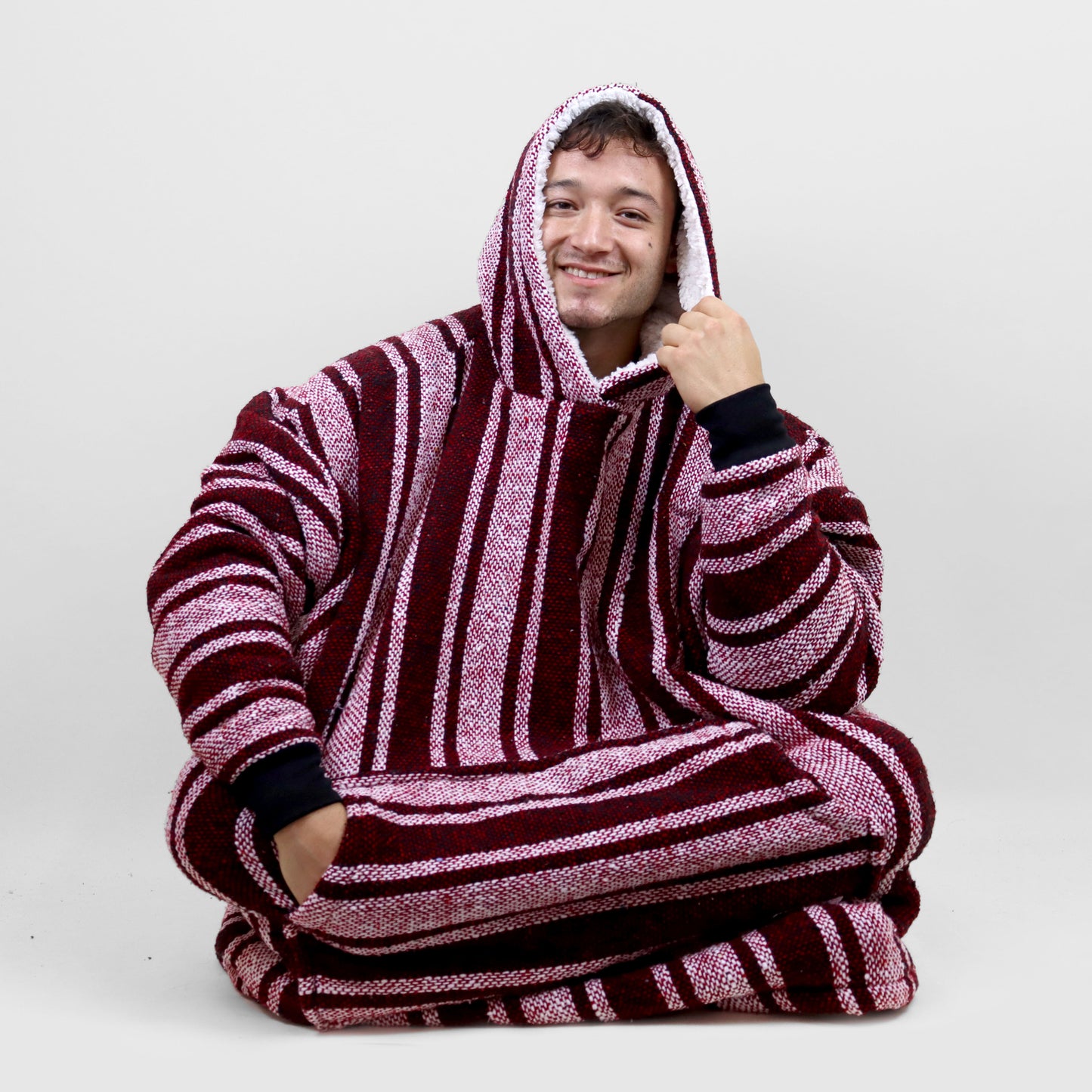 Canguro negro con blanco y rojo